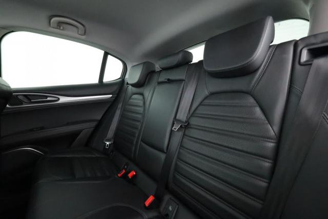 Alfa Romeo Stelvio image 8