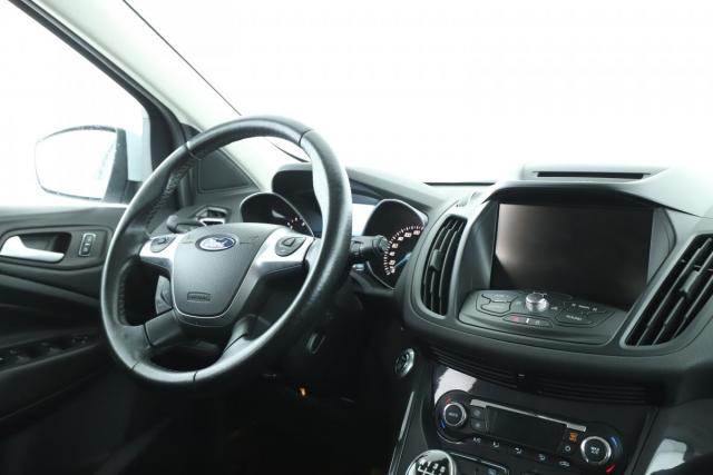 Ford Kuga image 6