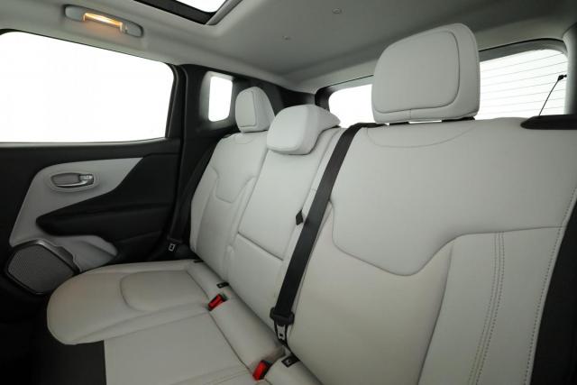 Jeep Renegade image 9