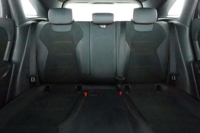 Mercedes Benz Gla image 8