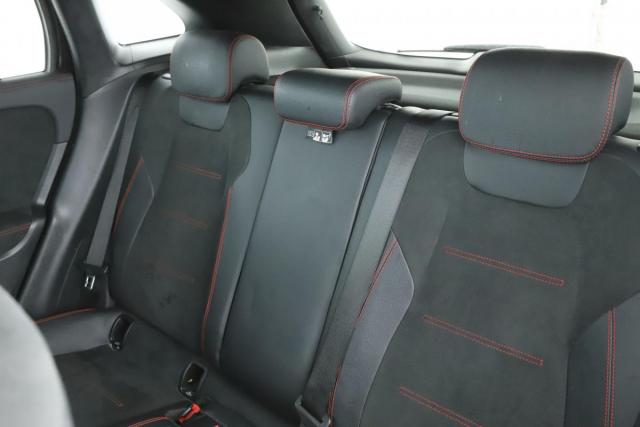 Mercedes Benz Gla image 9