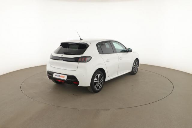 Peugeot 208 image 9