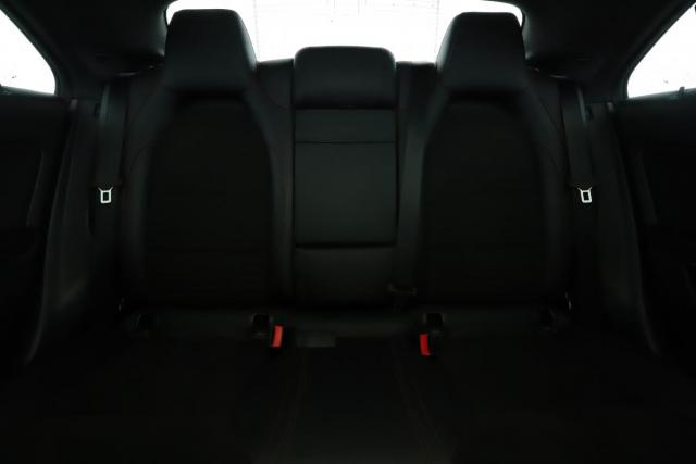 Mercedes Benz Cla image 3