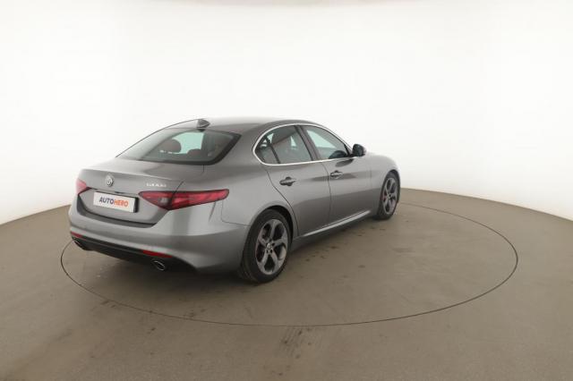 Alfa Romeo Giulia image 8