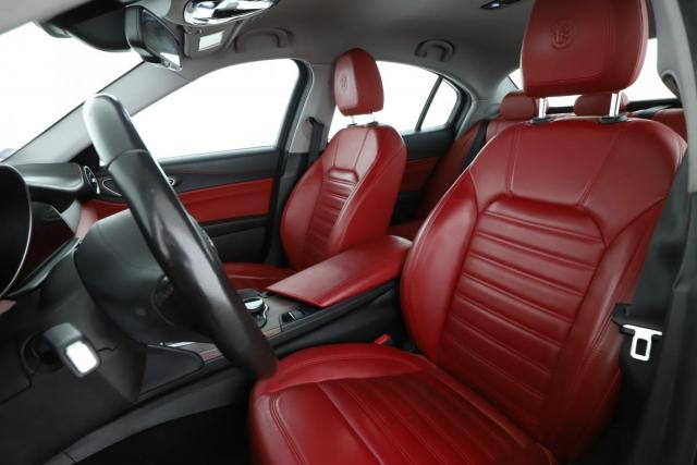 Alfa Romeo Giulia image 5