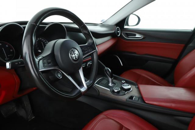 Alfa Romeo Giulia image 2