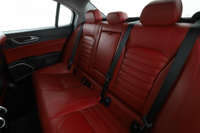 Alfa Romeo Giulia image 7