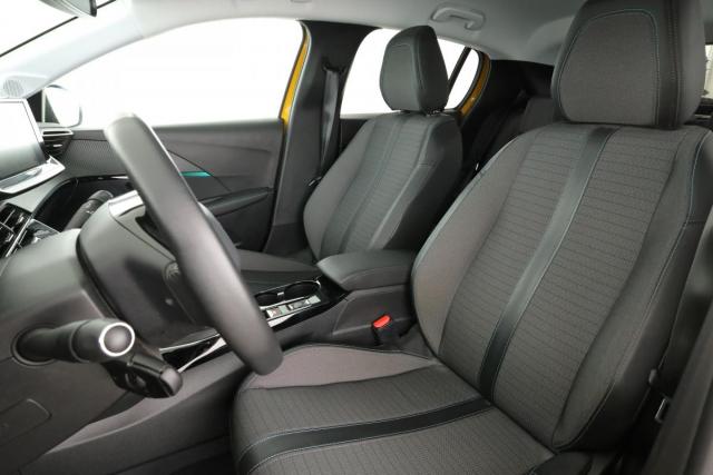 Peugeot 208 image 1