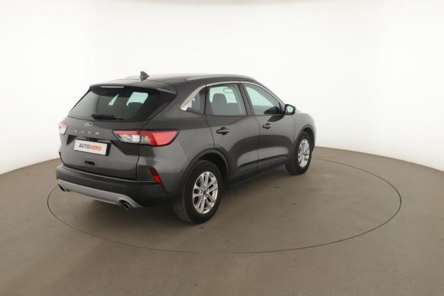 Ford Kuga image 2