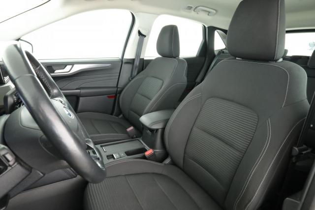 Ford Kuga image 6