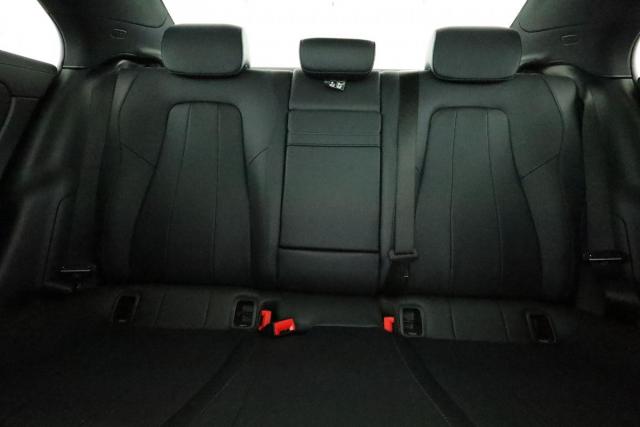 Mercedes Benz Cla image 8