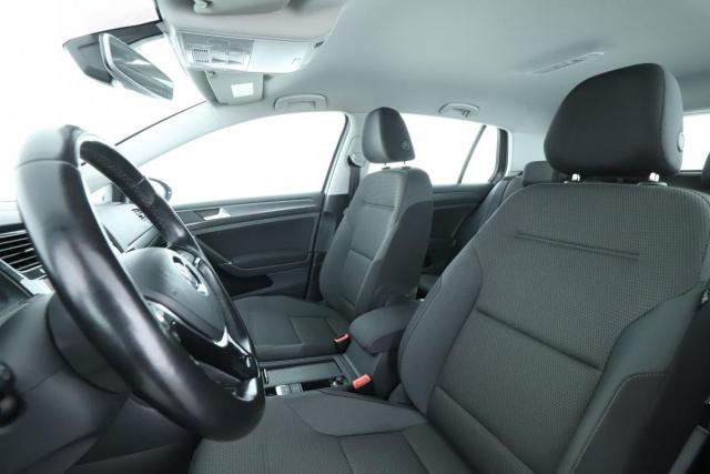 Volkswagen Golf image 6