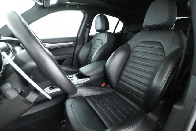 Alfa Romeo Stelvio image 2