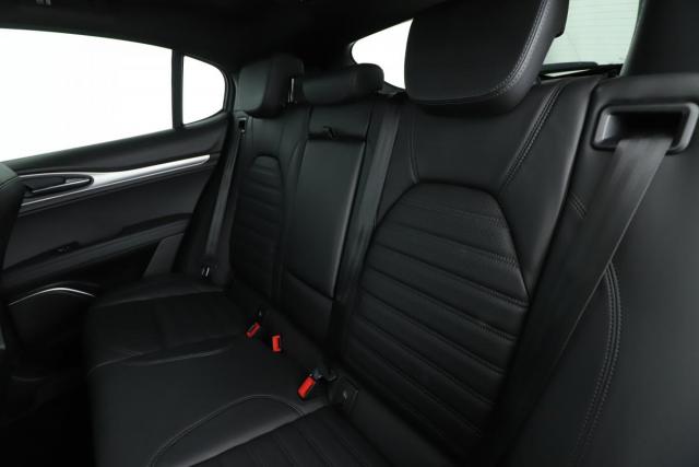 Alfa Romeo Stelvio image 6