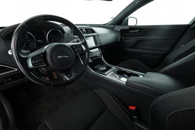 Jaguar Xe image 5