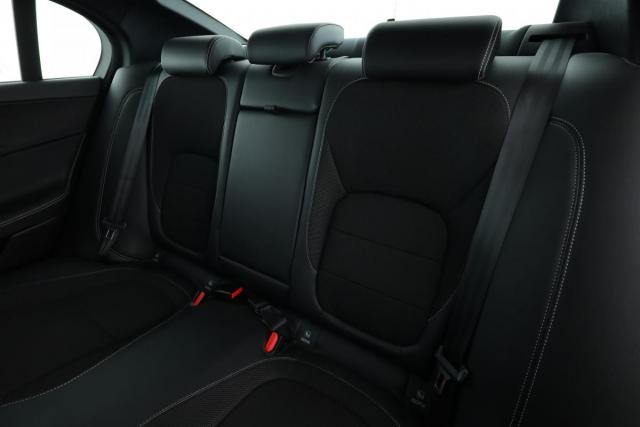 Jaguar Xe image 9