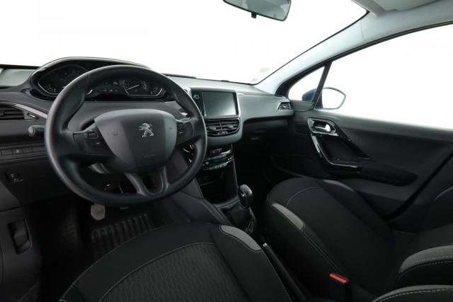 Peugeot 208 image 8