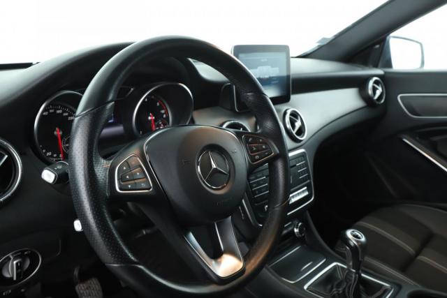 Mercedes Benz Cla Shooting Brake image 8