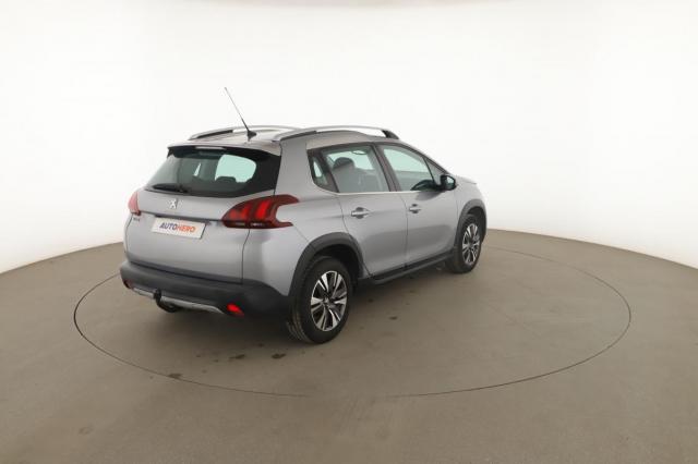 Peugeot 2008 image 2