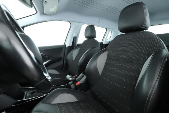 Peugeot 2008 image 7