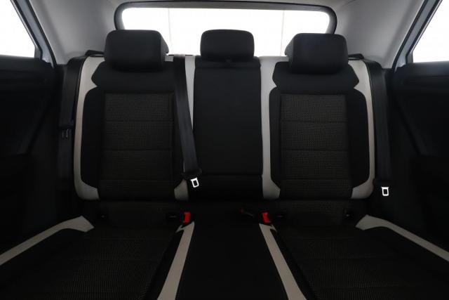 Volkswagen T-Roc image 9