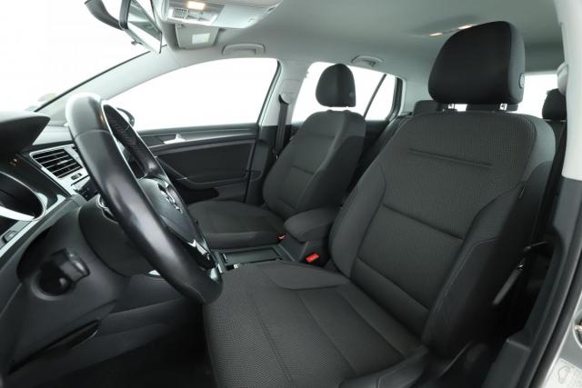 Volkswagen Golf image 9