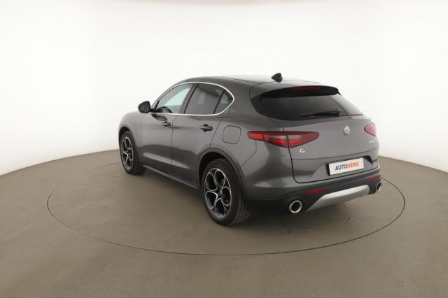 Alfa Romeo Stelvio image 7