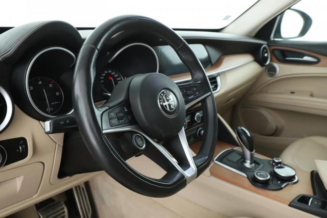 Alfa Romeo Stelvio image 5