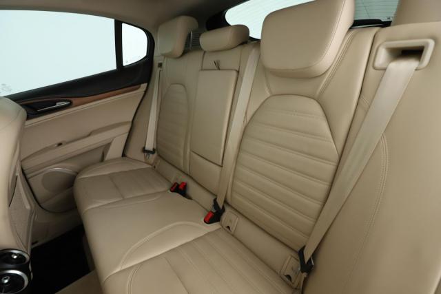 Alfa Romeo Stelvio image 3