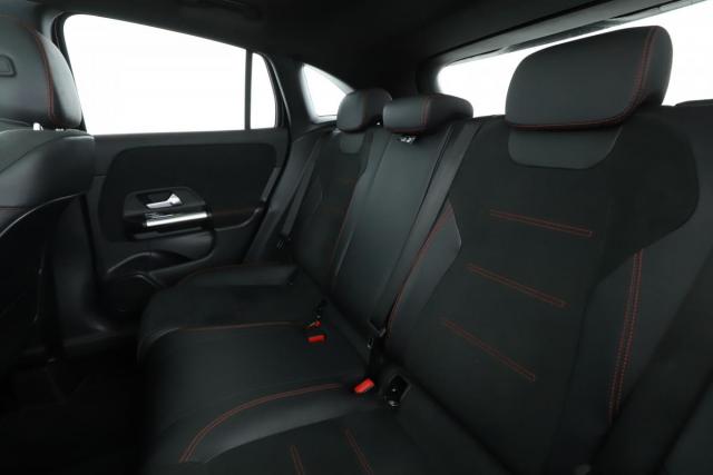 Mercedes Benz Gla image 2