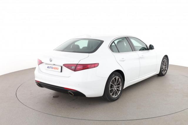 Alfa Romeo Giulia image 9