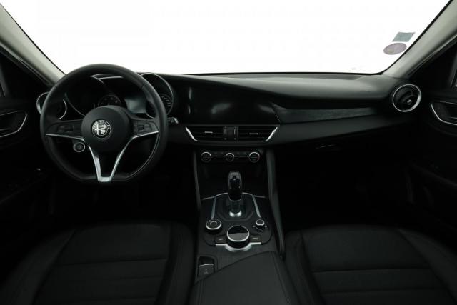 Alfa Romeo Giulia image 4