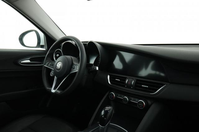 Alfa Romeo Giulia image 6