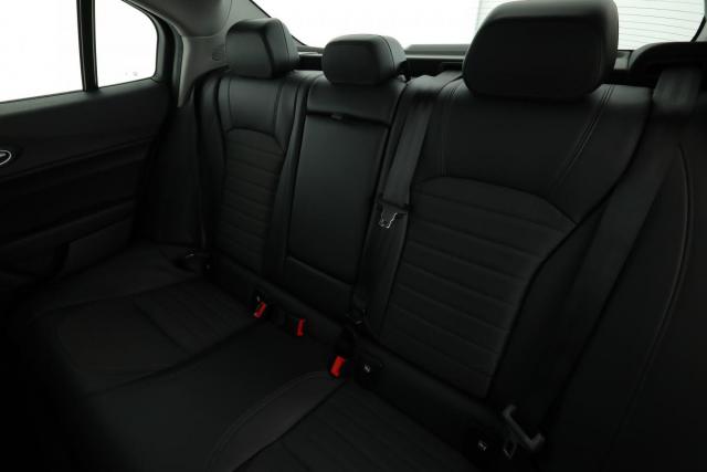 Alfa Romeo Giulia image 5