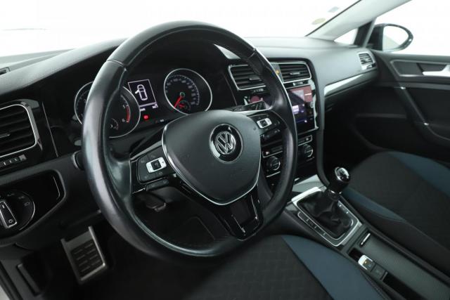 Volkswagen Golf image 8