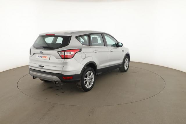 Ford Kuga image 7