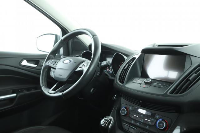 Ford Kuga image 6