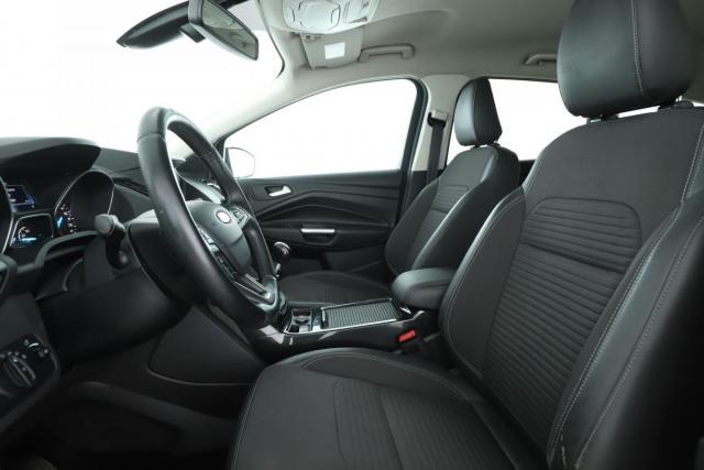 Ford Kuga image 5