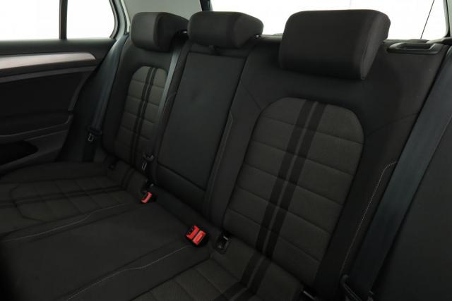 Volkswagen Golf image 8