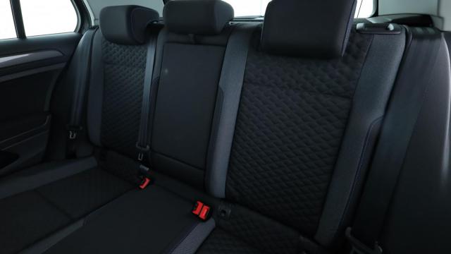 Volkswagen Golf image 8