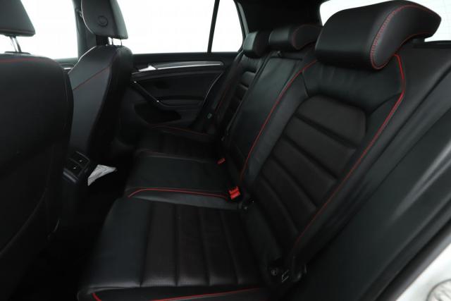 Volkswagen Golf image 9