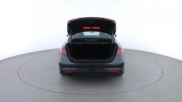 Alfa Romeo Giulia image 1