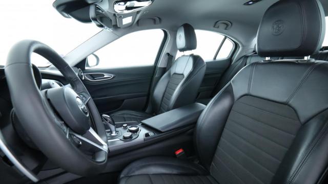 Alfa Romeo Giulia image 5