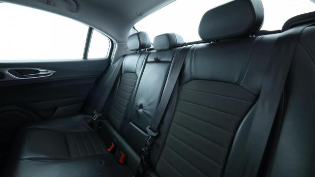Alfa Romeo Giulia image 6