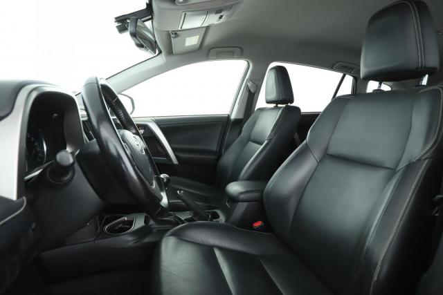 Toyota Rav4 image 8