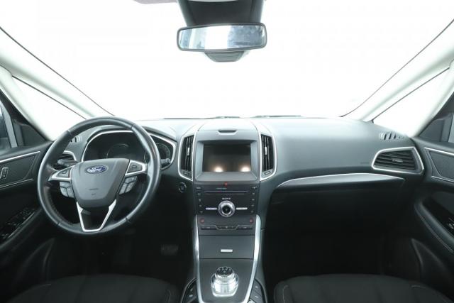 Ford S-Max image 2