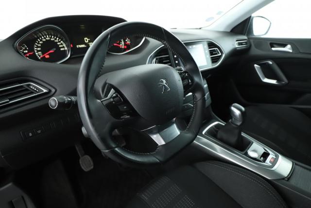 Peugeot 308 image 1