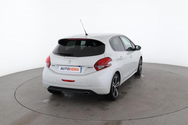 Peugeot 208 image 8