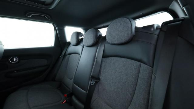 Mini Clubman image 2