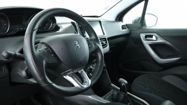 Peugeot 2008 image 3